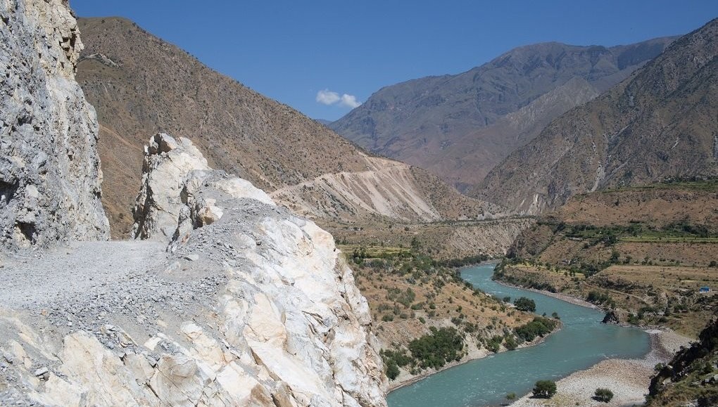 चट्टानी पहाड छिचोल्दै कर्णाली करिडोर, ट्रयाक खन्न १५ किलोमिटर मात्रै बाँकी
