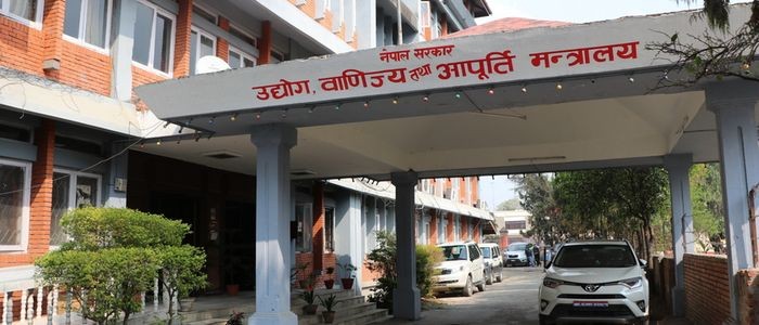जनताको चूलो बल्ने वस्तुको आपूर्ति रोकिदैनः उद्योग सचिव पोखरेल