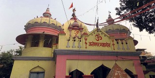 कोरोनाको उच्च संक्रमणमा, अन्धाअन्धीमा भक्तजनको घुँइचो