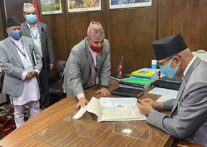 तीन अस्पताललाई अक्सिजन प्लान्ट जडान गर्न ६ करोड दिने अर्थमन्त्री पौडेलको पहिलो निर्णय 