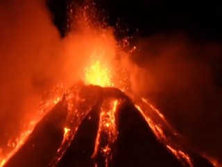 कंगोमा ज्वालामुखी विस्फोटका कारण ३२ जनाको मृत्यु