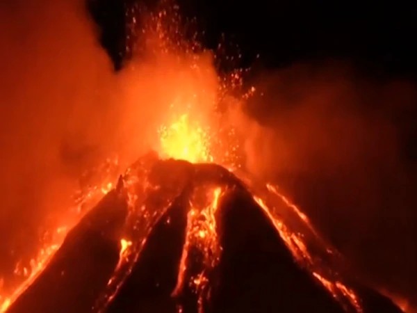 कंगोमा ज्वालामुखी विस्फोटका कारण ३२ जनाको मृत्यु