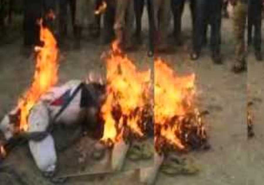 नेविसंघले संसद विघटनको विरोधमा राष्ट्रपति र प्रधानमन्त्रीको पुत्ला जलायो