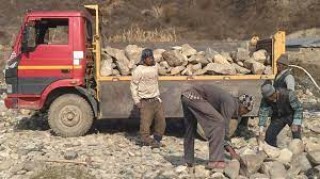 काठमाडौं उपत्यकामा जेठ १४ बाट निर्माण सामग्री ढुवानी बन्द  