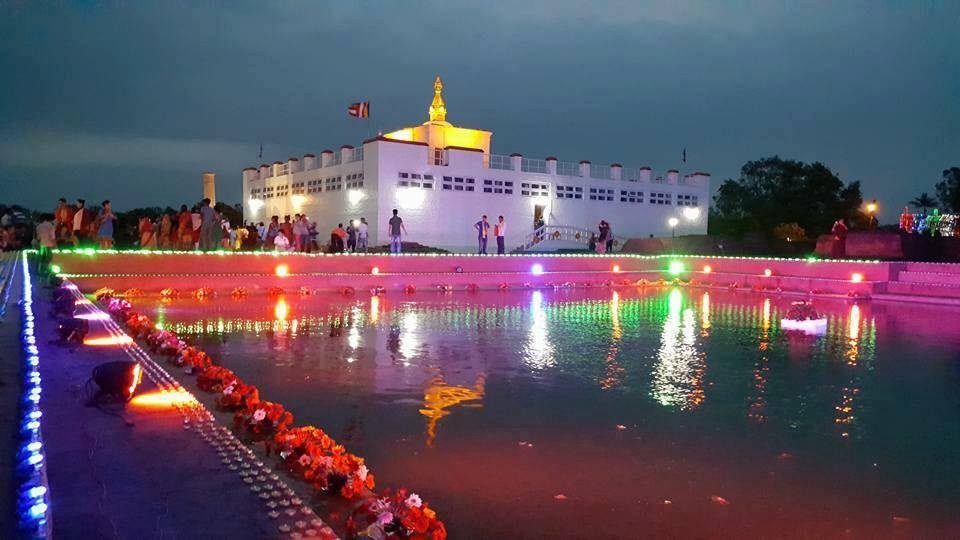 पूजा तथा शान्ति प्रार्थना गरी बुद्धजयन्ती मनाउँदै