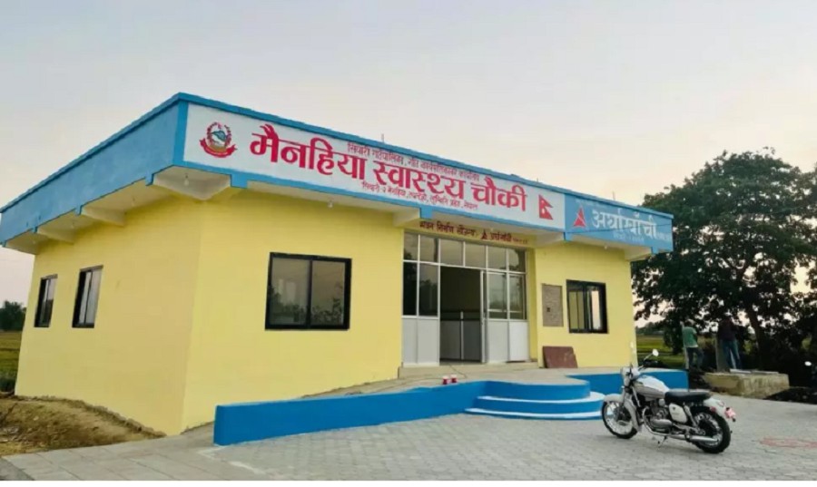 अर्घाखाँची सिमेन्टले मैनहियामा बनायो स्वास्थ्य चौकी भवन