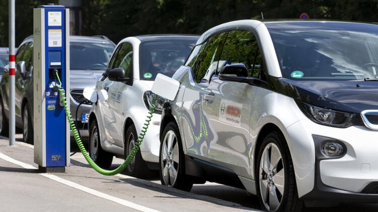आठ महिनामा नेपाल भित्रिए १६ अर्बका ६ हजार ४९७ विद्युतीय गाडी