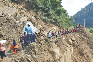 नारायणगढ–मुग्लिन सडक : खुल्दै बन्द हुँदै