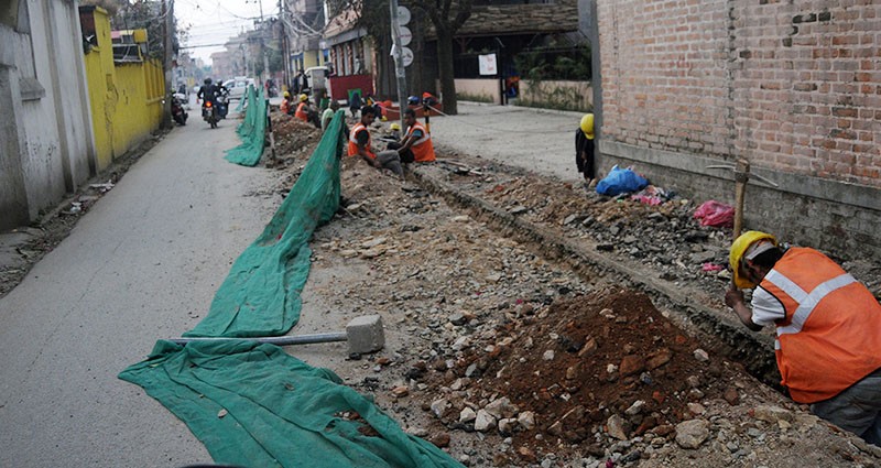 असार १ देखि तीन महिनासम्म सडक खन्न नपाइने