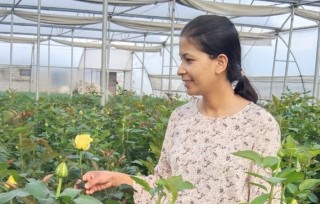 शिक्षण छोडेर पुष्प व्यवसायमा लागेकी अञ्जनाको संघर्षः लाखाैंको कमाइ, १५ जनालाई रोजगारी