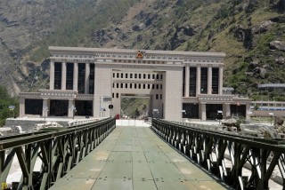 चीनबाट २० ठूला टिपर एवं एक एम्बुलेन्स आयात