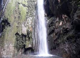 पर्यटकको रोजाई बन्दै सिन्ती झरना