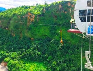 साहसिक पर्यटक पर्खंदै अग्लो बन्जी पुल