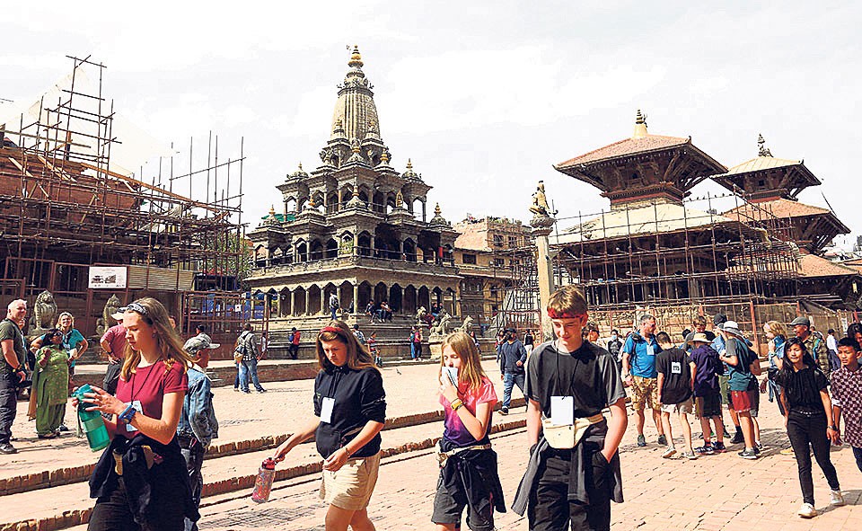 दस महिनामा भित्रिए ४ लाख ७३ हजार पर्यटक