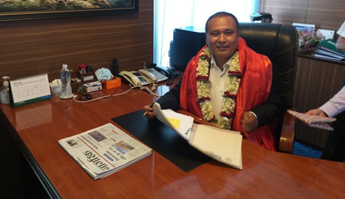 कुलमान नियुक्तिबिरुद्ध सर्वोच्च गए हितेन्द्र, कार्यकारी निर्देशक बनाउन अन्तरिम आदेश माग 