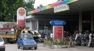 पम्पमा पेट्रोल चोरेरै १ करोड कमाइ, अख्तियारको फन्दामा सई