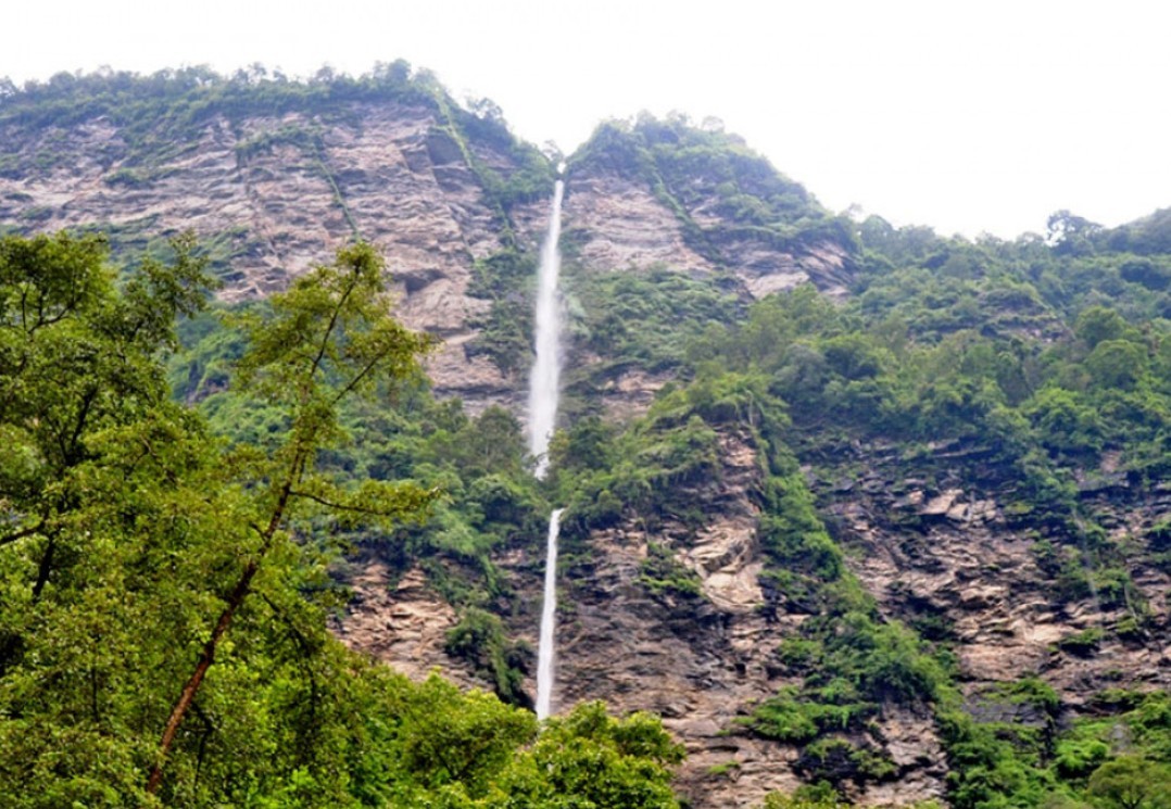 पानी उड्ने झरना