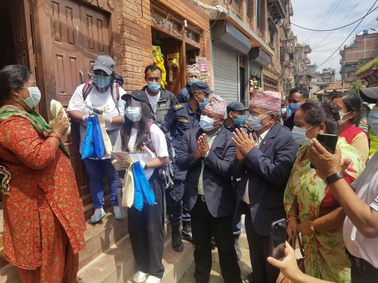 मध्यपुर थिमिबाट सुरु भयो राष्ट्रव्यापी ‘नेपाल मास्क कार्यक्रम’, तीन करोड मास्क निःशुल्क बाँडिने