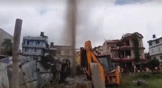 जमिन खन्दा कपनमा निस्कियो ग्यासको मुस्लो (भिडियोसहित)