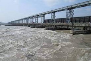 सप्तकोसी नदीमा पानीको बहाव बढ्यो, ब्यारेजका २० ढोका खोलिए