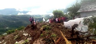 पहिरोमा परी १० जनाको मृत्यु, दुई अझै बेपत्ता