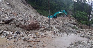पहिराले सडक अवरुद्ध हुँदा इन्धनको अभाव