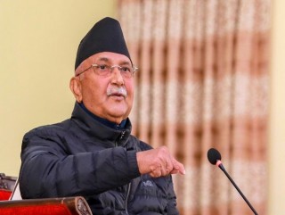 केपी ओलीको प्रश्न : नेपाली आकाशमा दशौं हेलिकोप्टर उड्दा पनि चुइँक्क बोल्न नसक्ने ?