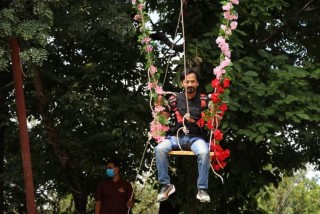 काठमाडौँको भोजघरमा सित्तैमा गुलेली पिङ खेल्न पाइने