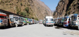 चिनियाँ नाकामा नाकाबन्दीको झल्को, खासामा रोकिए दशैँका सामान
