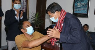 दीर्घरोगीको उपचार खर्च दिने व्यवस्था गरेकोमा मेरुदण्ड पक्षघात समूहले दिए अर्थमन्त्री शर्मालाई धन्यवाद 