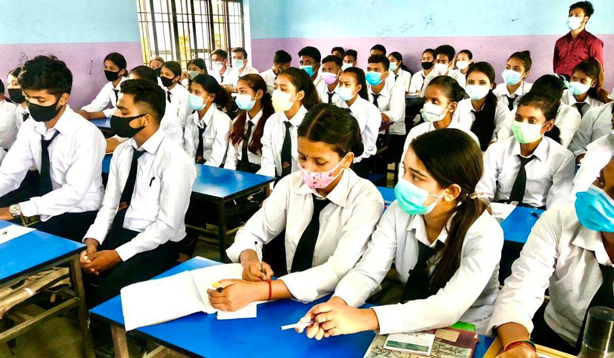 विराटनगर र धनगढीमा युवा संग महालक्ष्मी लाईफ कार्यक्रम सम्पन्न 