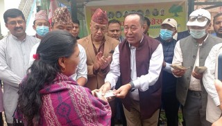 मेलम्ची–हेलम्बुका बाढीपीडितलाई राहत वितरण
