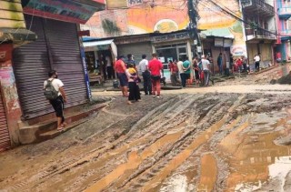 बेनी बजारका सडक हिलाम्य, यात्रा गर्न सास्ती