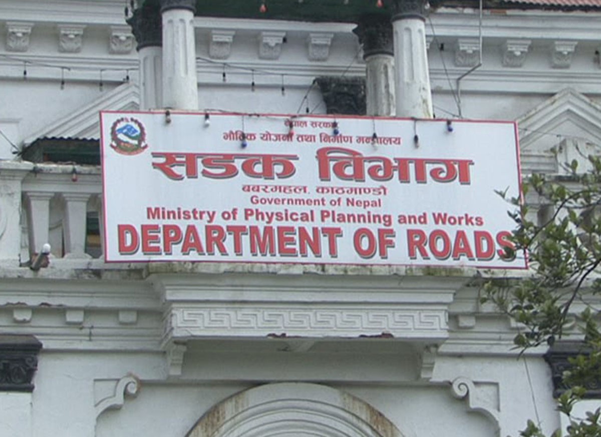 केही दिनभित्रै प्रमुख राजमार्गमा खाल्डा पूरै हटाइने छ : सडक विभाग