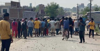 रुपन्देहीको मोतिपुर तनावग्रस्त,  झडपमा परी दुई घाइते
