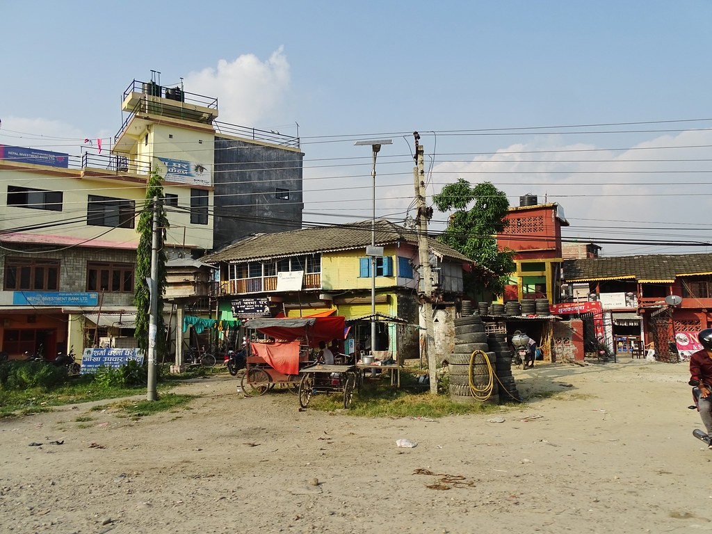 चाडबाड आयो,  गाउँघर समङ्क्रणको जोखिममा