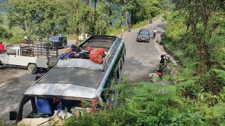 सिन्धुपाल्चोकमा बस दुर्घटना, ३५ जना घाइते, चार जनाको अवस्था गम्भीर