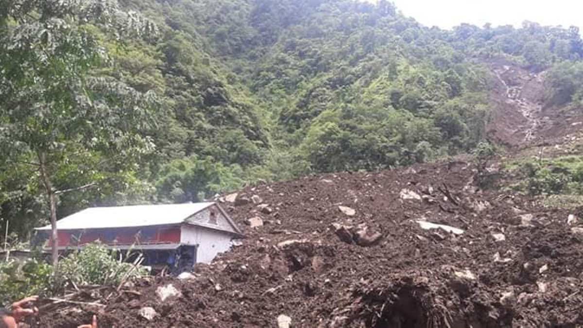 पहिरोले घर पुरिँदा ८ जनाको मृत्यु