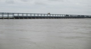 लगातार वर्षाले  कोसीमा पानीको बहाव बढ्दैः राजविराज जलमग्न