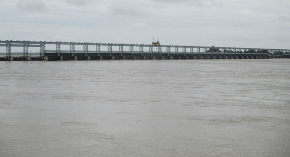 लगातार वर्षाले  कोसीमा पानीको बहाव बढ्दैः राजविराज जलमग्न