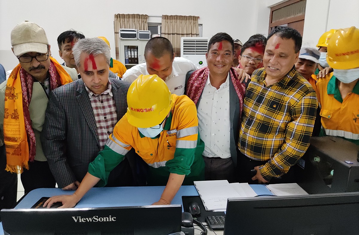 होङ्शी सिमेन्टमा पुग्यो राष्ट्रिय ग्रिडको बिजुली, ३० मेगावाट खपत हुने