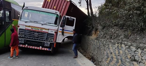 नागढुंगा–नौबिसे सडकखण्ड अवरुद्ध