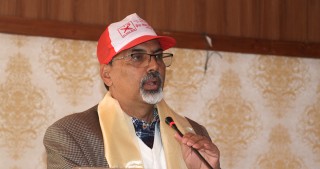 पत्रकारलाई पार्टीको मान्छेले गल्ती गर्दा उसको आलोचना गर्ने छुट छ  ः मन्त्री शर्मा 