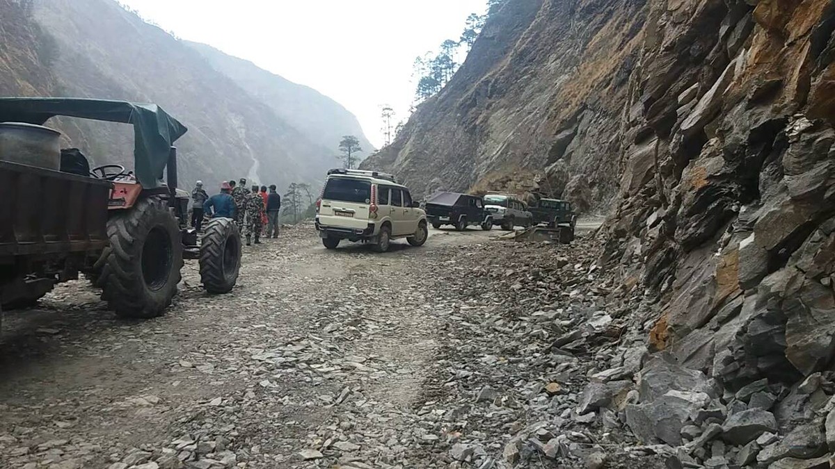 बेँसीसहर–चामे सडक २ दिन अवरुद्ध, यस्तो छ कारण