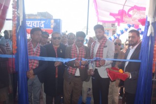 बर्दियाको गुलरियामा बजाज मोटरसाइकलको नयाँ शोरुम