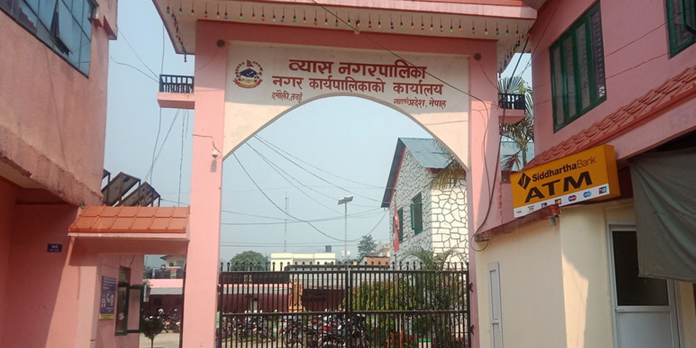 सार्वजनिक जग्गा मिचेर बनाइएका संरचना हटाइने