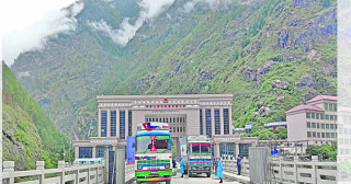व्यापारमा चीनको असहयोगः दैनिक २ सय ट्रक आउने नाकाबाट अहिले मुस्किलले २० वटा मात्र