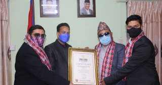 मन्त्री अथकद्धारा श्रेष्ठलाई “गिनिज बुक अफ वल्र्ड रेकर्ड” को प्रमाण प्रत्र हस्तान्तरण