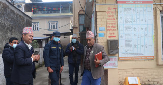 यातायात कार्यालय चितवनमा मन्त्रीको छड्के