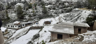 हिमपातले नगरकोटदेखि रानीकोटसम्म आन्तरिक पर्यटकको ओइरो